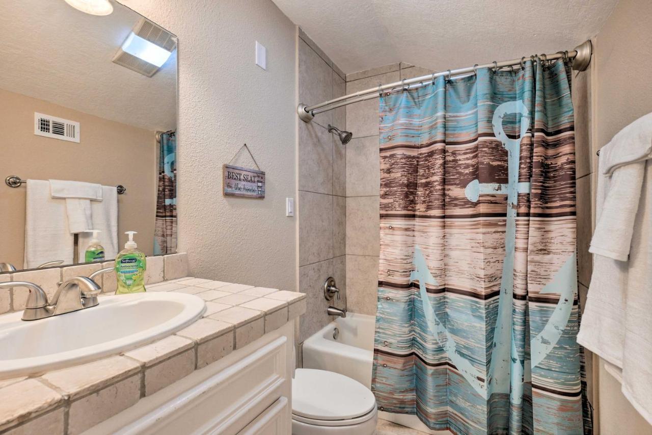 Idyllic Montgomery Condo With Pool And Lake View! Exterior photo