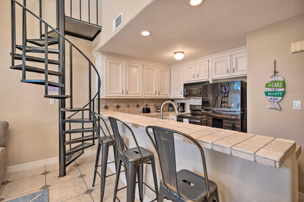 Idyllic Montgomery Condo With Pool And Lake View! Exterior photo