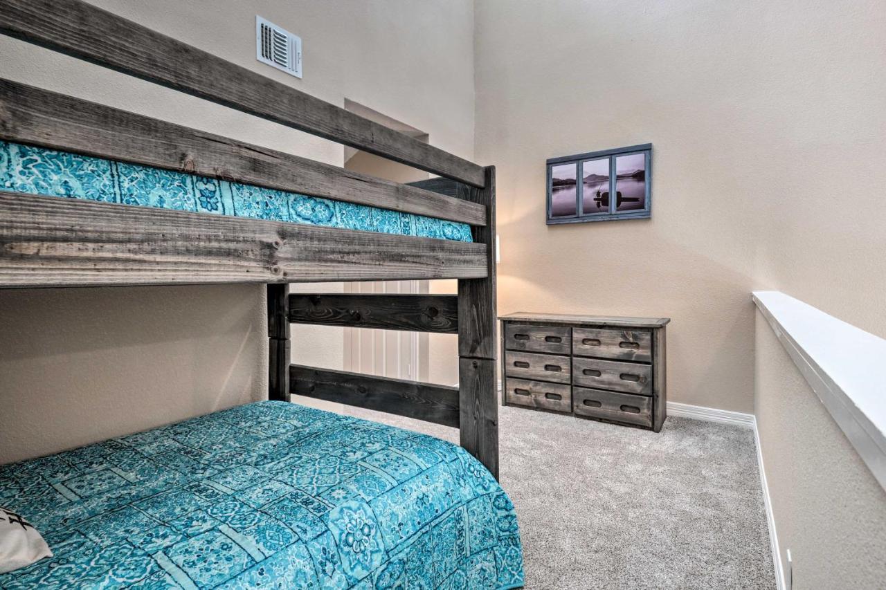 Idyllic Montgomery Condo With Pool And Lake View! Exterior photo