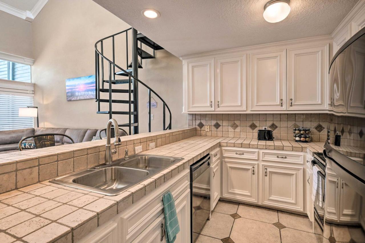 Idyllic Montgomery Condo With Pool And Lake View! Exterior photo